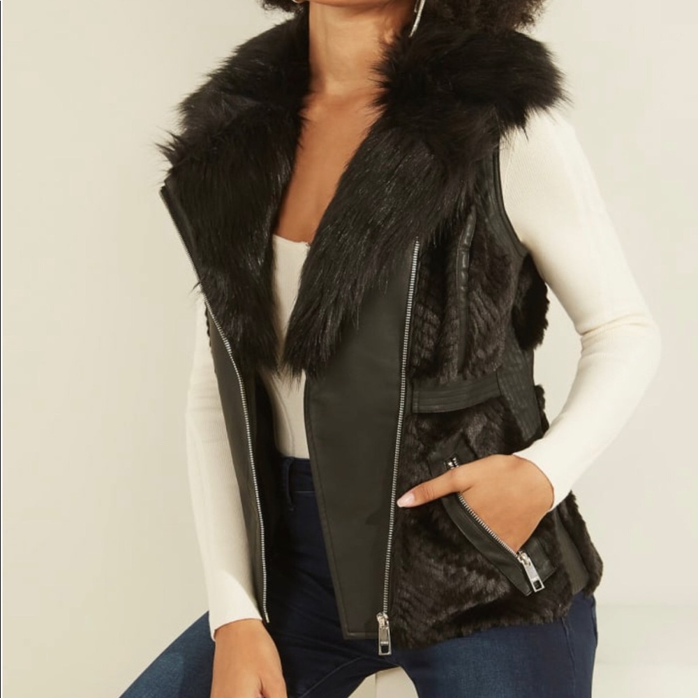 - NWT - Guess vest